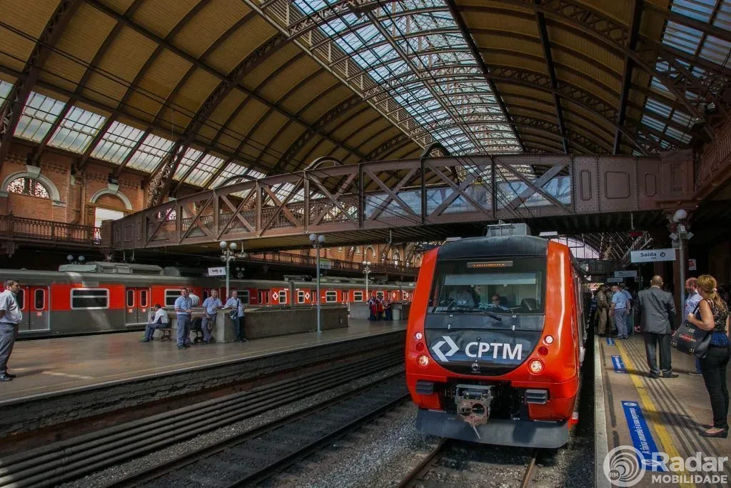 CPTM avalia danos em subestação atingida por raio
