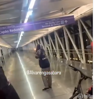 Motoboys causam confusão e depredação em estação da Linha 5-Lilás