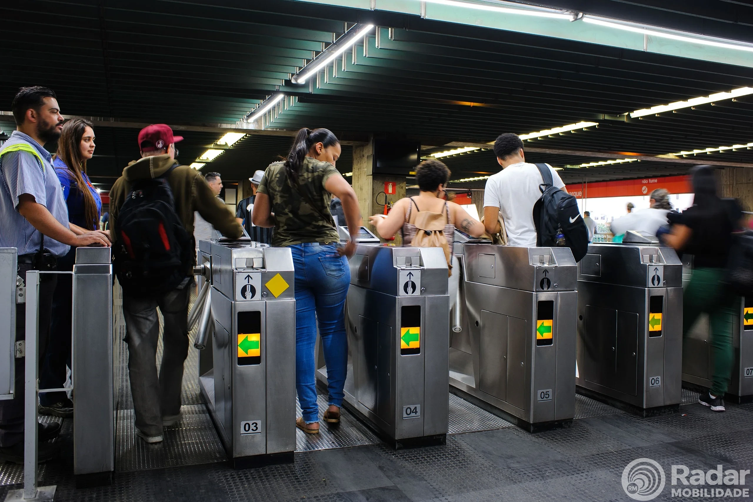 Metrô amplia pagamento por aproximação para todas as estações das linhas 1-Azul, 2-Verde, 3-Vermelha e 15-Prata