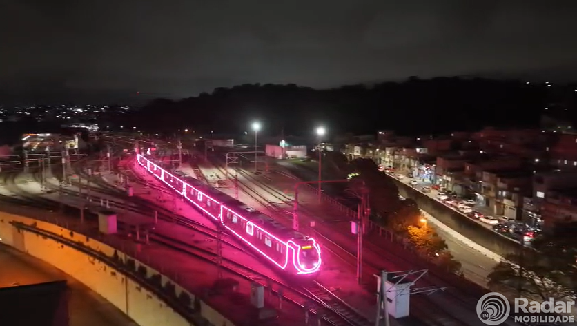 Linha 5-Lilás ganha trem iluminado de rosa em campanha de saúde e combate ao assédio