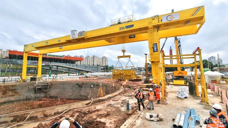 Motiva recebe currículos em estações de trem e metrô para vagas nas obras da Linha 4-Amarela