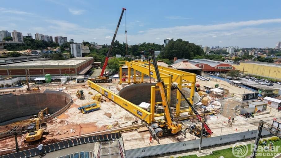 Pórtico de 75 toneladas movimenta até 25 toneladas por operação nas obras da Linha 4-Amarela